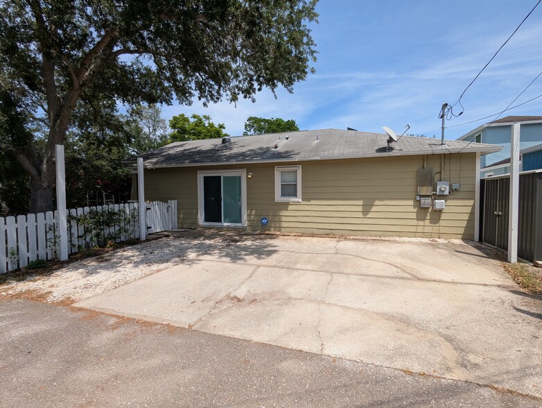 RARE Large 3-Car Off-Street Parking Area - 808 9th Ave N