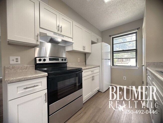 Building Photo - Updated Home Near I-10 and Scenic Hwy