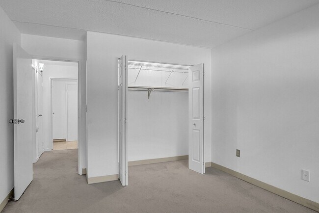 Building Photo - 146 S Marble St