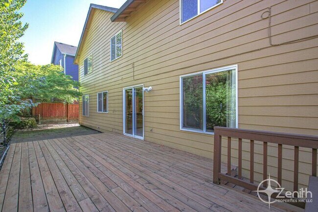 Building Photo - 3907 SE Sunrise Dr