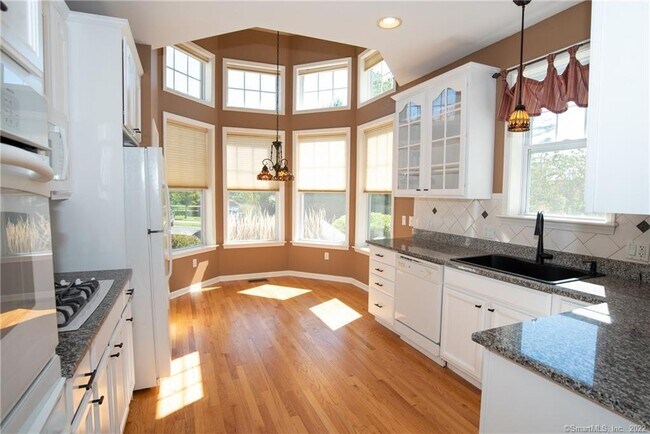 Building Photo - 8 Dogwood Ct