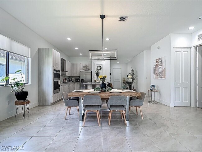 Building Photo - 5285 Marano Dr