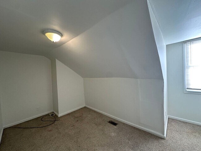 Building Photo - 210 Norway Ave