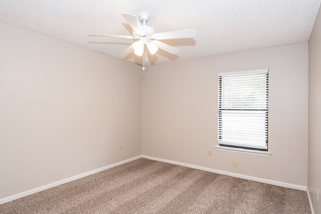 Building Photo - 3413 Deerfield Pointe Dr