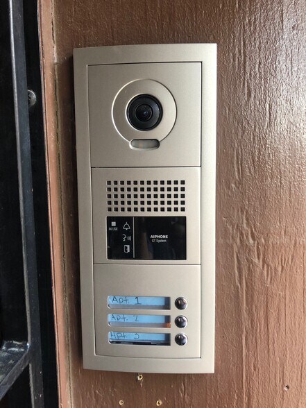 Intercom - 1513 Fairmount ave