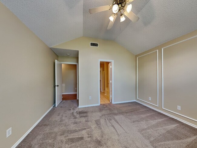 Building Photo - 1017 Woodall Dr