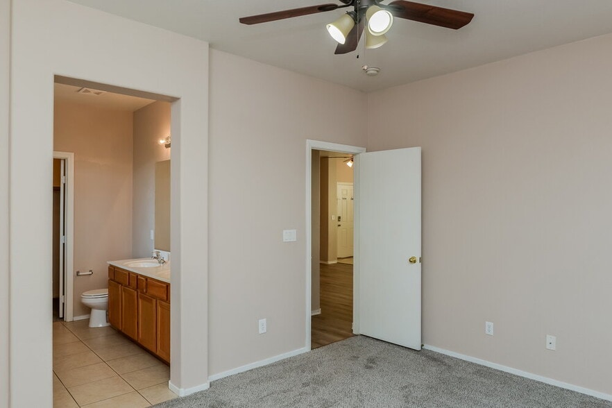 Building Photo - 332 Plum Horse Ave