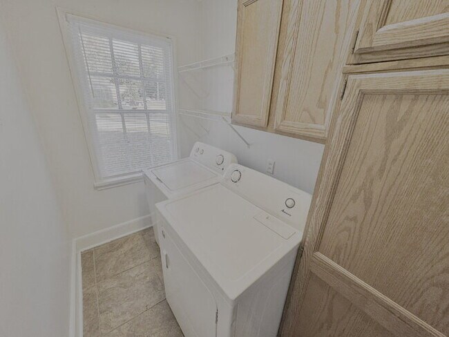 Building Photo - 3880 Spottswood Ave