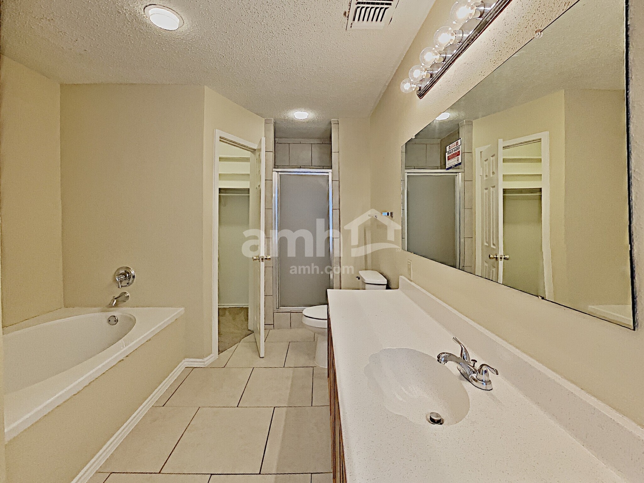 Building Photo - 734 Cypresscliff Dr