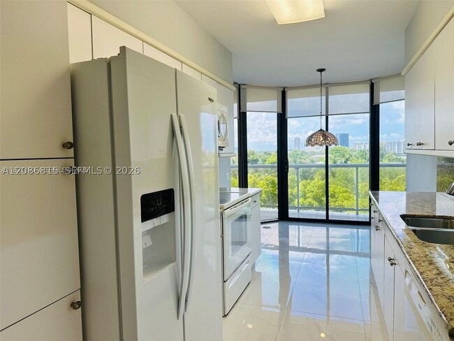 Building Photo - 3640 Yacht Club Dr