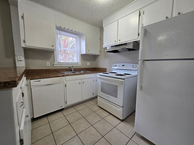 Building Photo - 2018 Lanier Dr