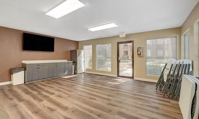 Building Photo - RESORT STYLE LIVING!