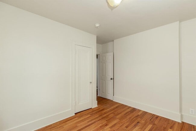 Building Photo - 139 Draper Ave