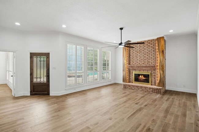 Building Photo - 3301 Queensbury Way W