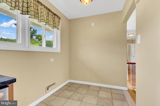 Building Photo - 10228 Farnham Dr
