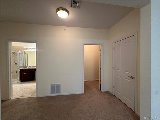 Building Photo - 75 Quaker Ave