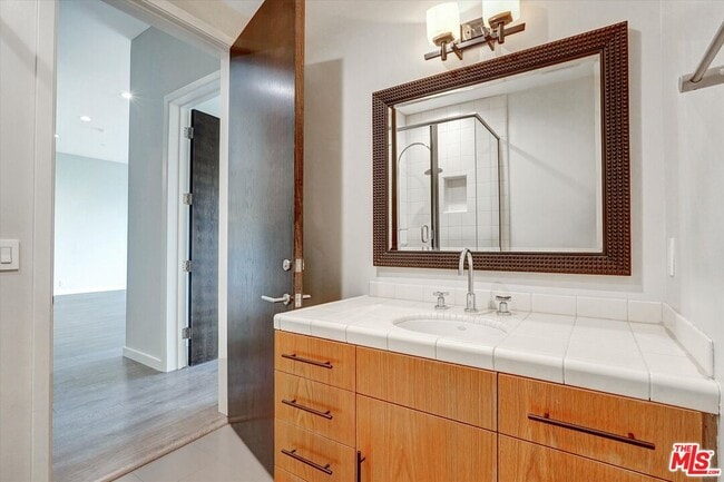 Building Photo - 3850 Rambla Orienta