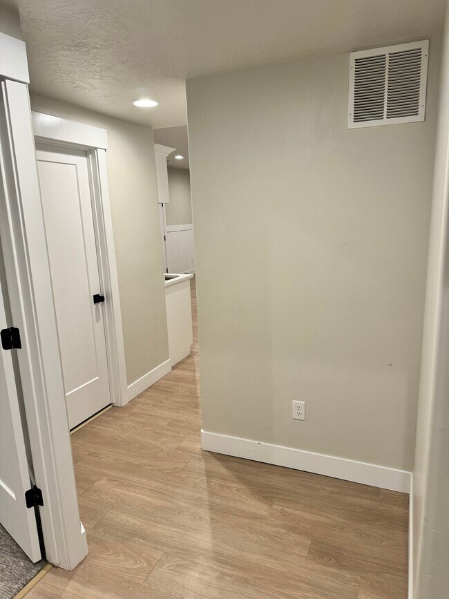 Foyer - 88 S Hayata Ln