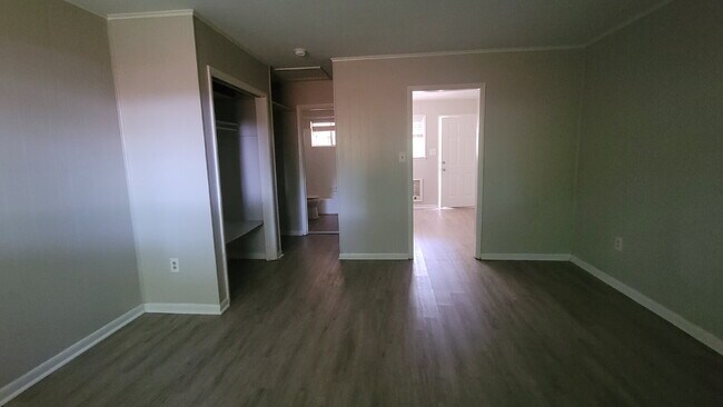 Building Photo - "Charming 1-Bed Oasis with Modern Comforts in Huntsville – Your Perfect Retreat!"