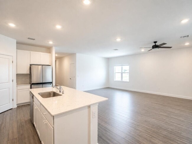 Building Photo - 4713 SW 83rd Lp