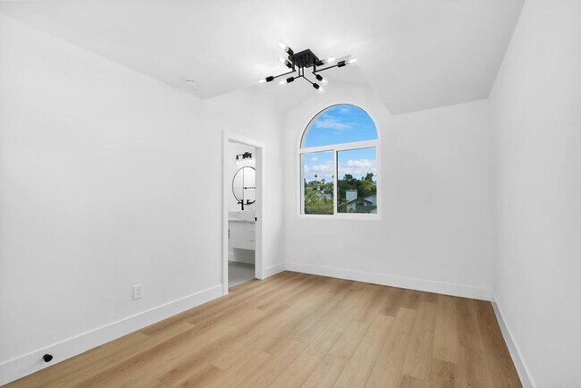 Building Photo - Furnished Oceanside Home - 3 Bedroom 2-1/2 Bathroom - Renovated