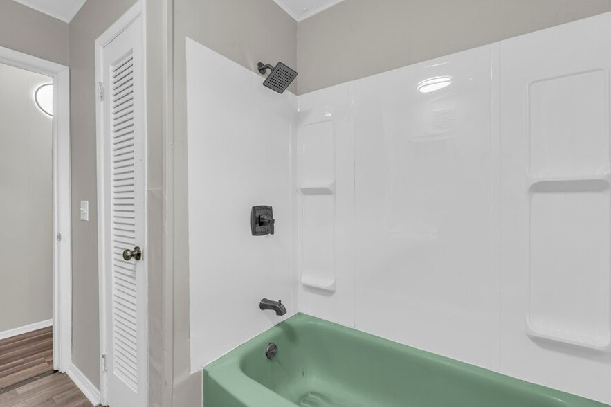 Building Photo - 405 Summerhaven Dr