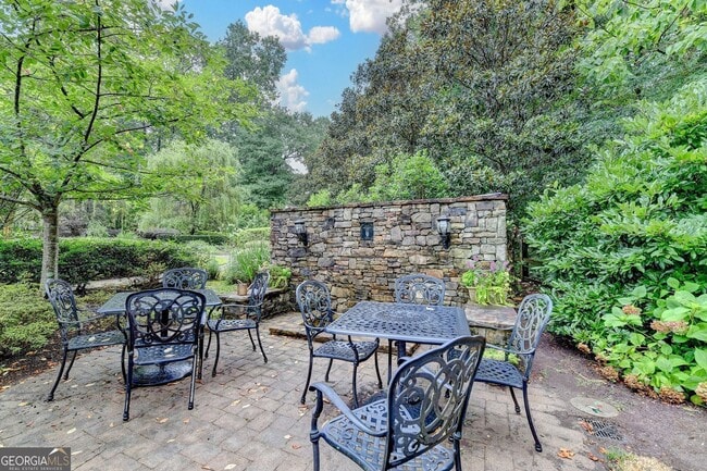 Building Photo - 2611 Briers N Dr