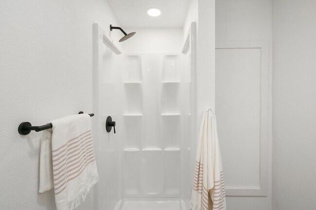 Building Photo - Beautiful Home in Seward Park!