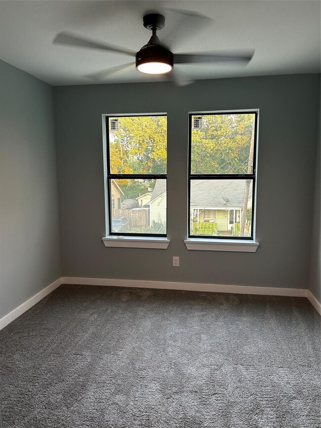 Building Photo - Newer duplex in Dallas