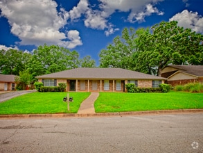 Building Photo - 2202 Aberdeen Dr