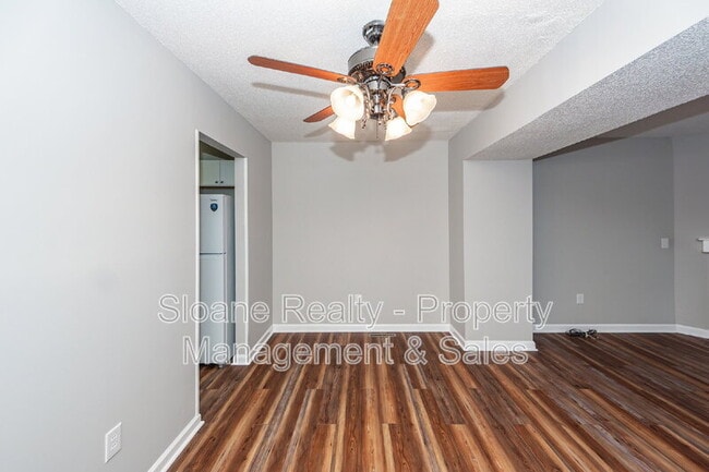 Building Photo - 854 Colony Dr