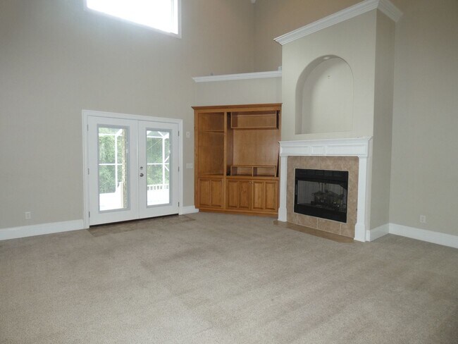 Building Photo - Marvelous Executive Pool Home in Hammersmith