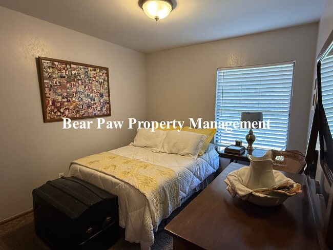 Building Photo - Cute duplex in Evergreen!!
