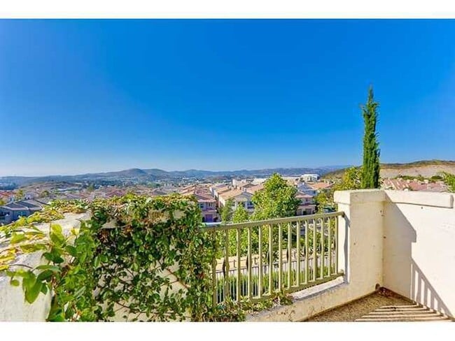 Building Photo - 2-bedroom Townhome in Campana at Rancho Co...