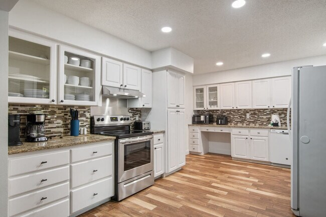 Building Photo - 612 Montezuma Dr