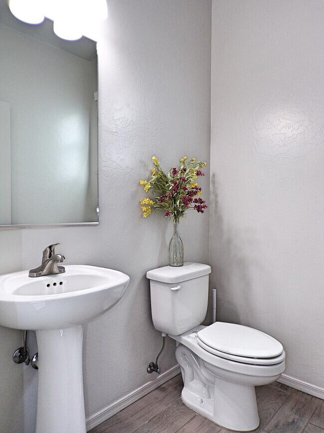 Building Photo - 6263 Saddlehorn Cir