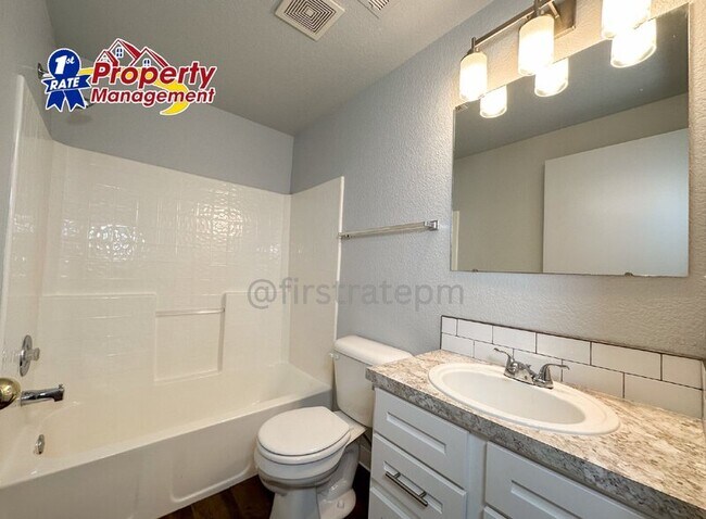 Building Photo - 3148 N Esquire Dr