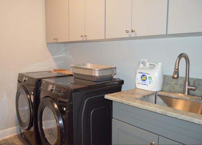 Building Photo - 10603 New Morning Dr
