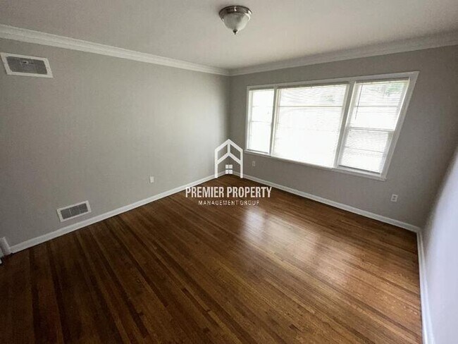 Building Photo - FIRST MONTHS RENT FREE!