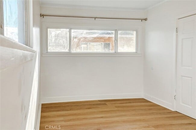 Building Photo - 950 E 48th St