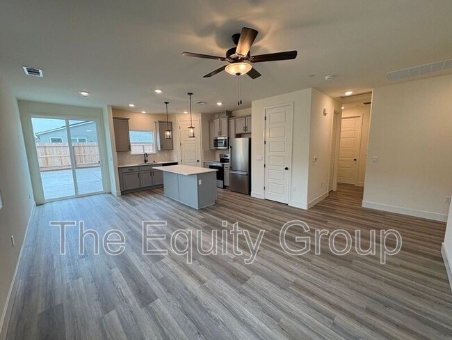 Building Photo - 2405 N Fontana St