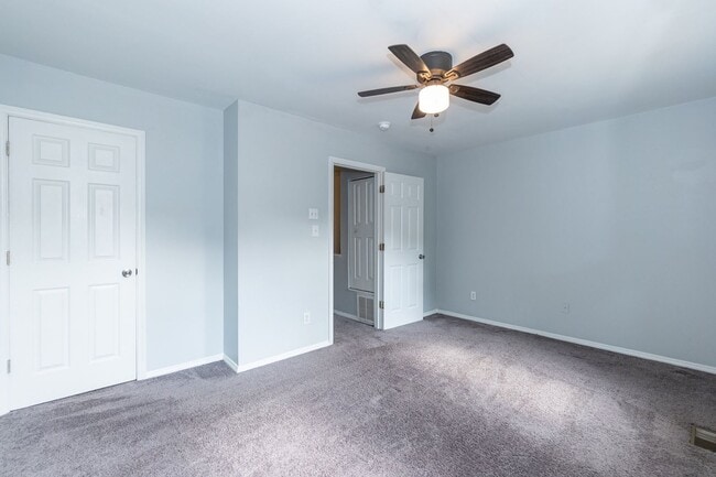 Building Photo - 3 Bedroom Townhouse Near Downtown Durham