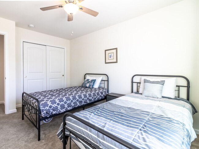 Building Photo - Year round - Furnished Townhome - Frankford
