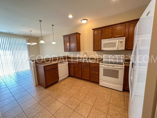 Building Photo - 3-Bedroom End-Unit Townhome in West Des Moines | Waukee Schools