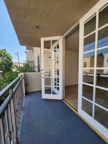 Interior Photo - 328 Cloverdale Ave