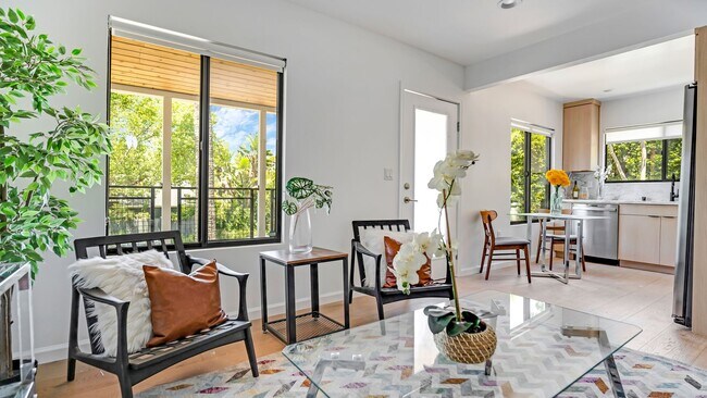 Building Photo - 1570 Myra Ave