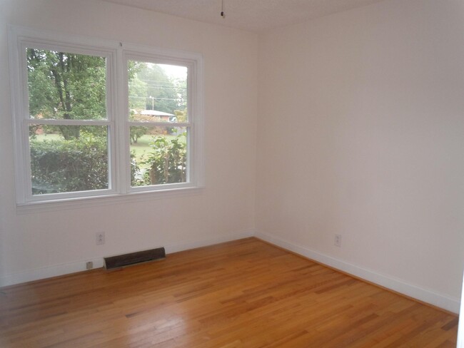 Building Photo - 4014 Avera Ave