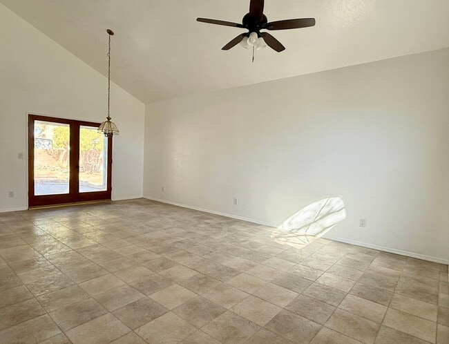 Building Photo - NORTHWEST SOLAR HOME - AVAILABLE NOW!