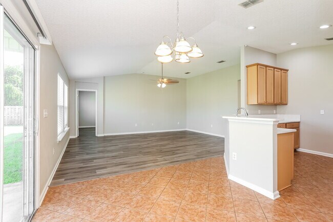 Building Photo - 2655 Oak Haven Dr