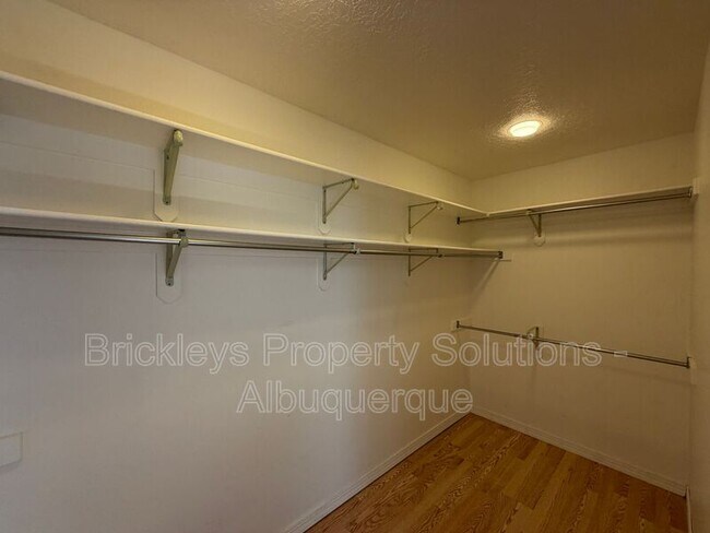 Building Photo - 6517 Glen Oak NE